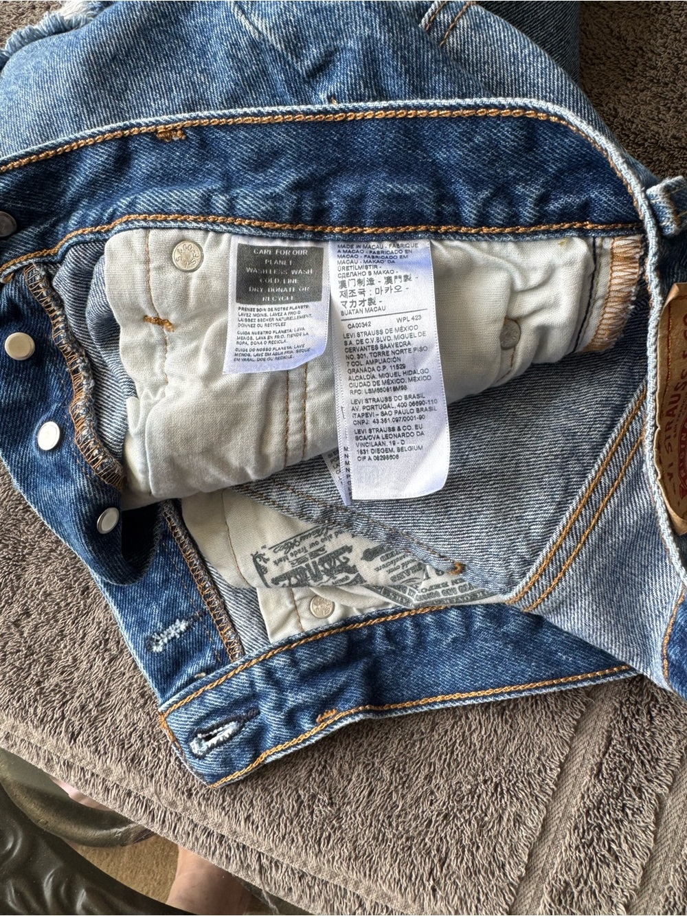 Levi's 501 Classic Blue Straight Denim Jeans Shorts-size W28 - Picture 10 of 11